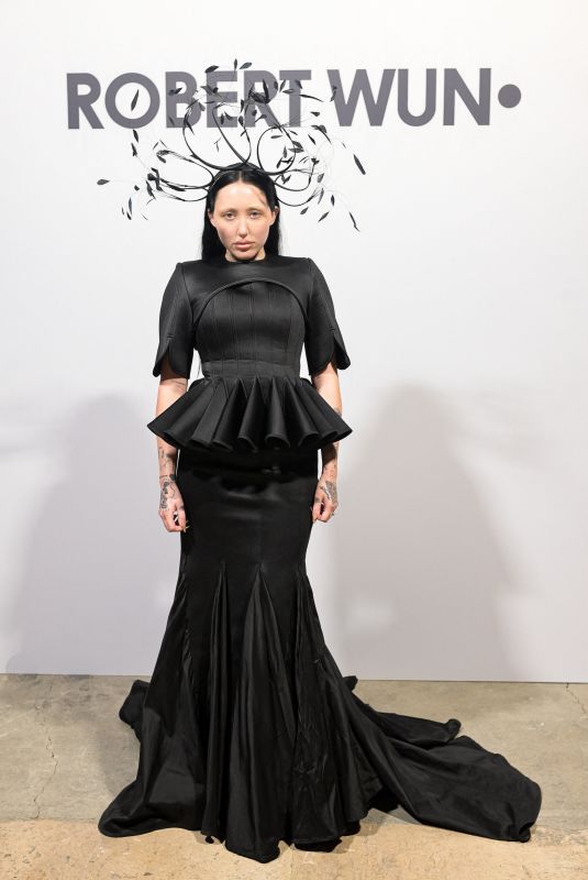 NOAH CYRUS at Robert Wun Haute Couture Spring/Summer 2024 Show at Paris Fashion Week 01/25/2024