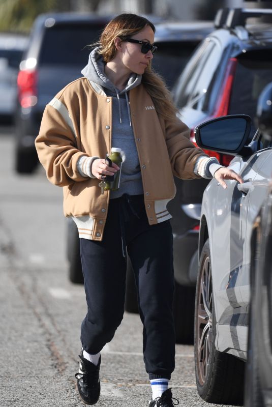 OLIVIA WILDE Heading to a Beauty Salon in Studio City 01/15/2024