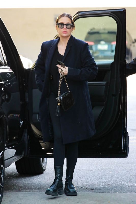 Pregnant ASHLEY BENSON Out for Lunch at South Beverly Grill in Beverly Hills 01/14/2024