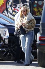 Pregnant HILARY DUFF Out for Lunch at Petit Trios in Los Angeles 01/25/2024