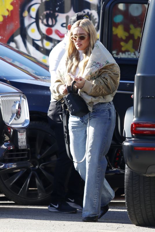 Pregnant HILARY DUFF out with Girlfriends in Los Angeles 01/25/2024