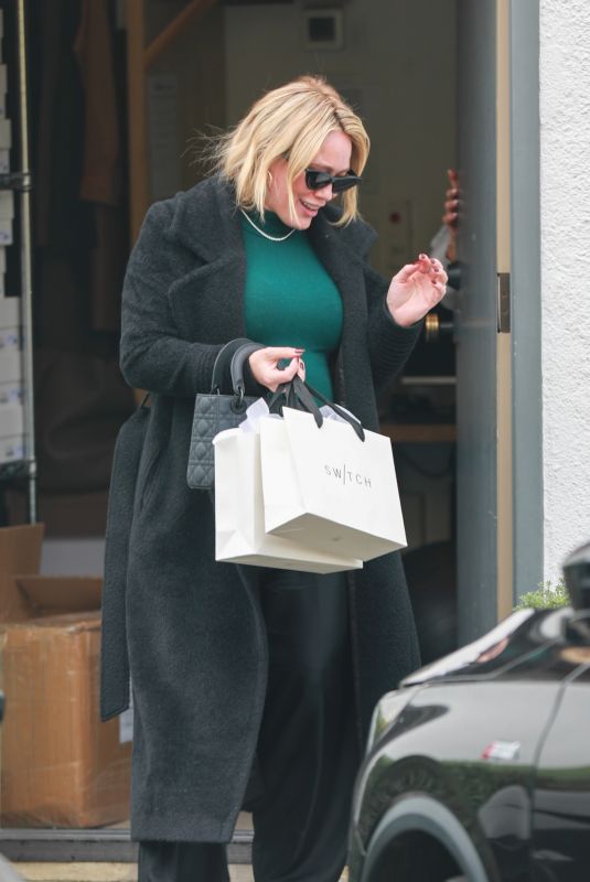 Pregnant HILARY DUFF Shopping at The Glen Centre in Los Angeles 01/19/2024