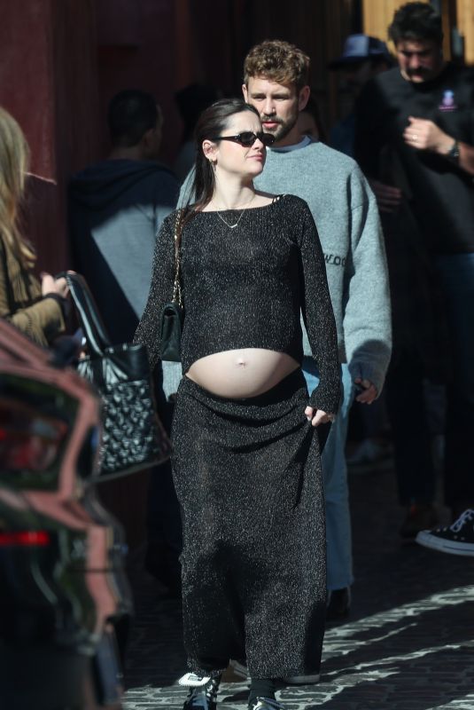 Pregnant NATALIE JOY Out for Lunch with Friends at Great White in West Hollywood 01/12/2024