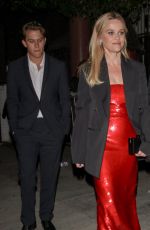 REESE WITHERSPOON Leaves Vanity Fair Pre-golden Globe Party at Bar Marmont in Los Angeles 01/06/2024