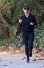 REESE WITHERSPOON Out Joging in Los Angeles 01/07/2024