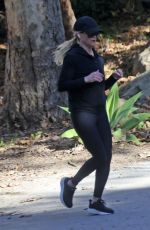 REESE WITHERSPOON Out Joging in Los Angeles 01/07/2024