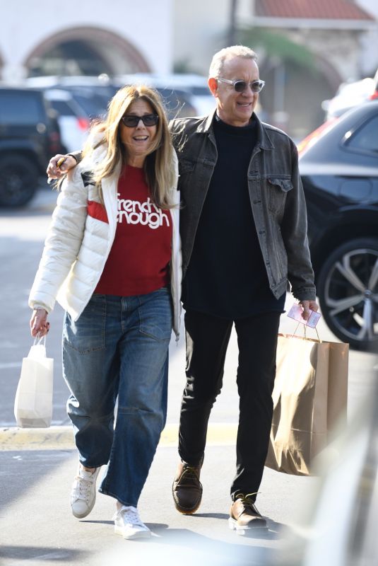 RITA WILSON and Tom Hanks Shopping and Having Lunch at Brentwood Country Mart 01/15/2024