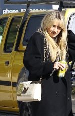 SABRINA CARPENTER Leaves Her Mother