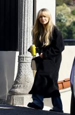 SABRINA CARPENTER Leaves Her Mother