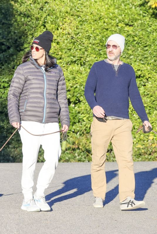 SARAH SILVERMAN and Rory Albanese Out with Their Dogs in Los Angeles 01/13/2024
