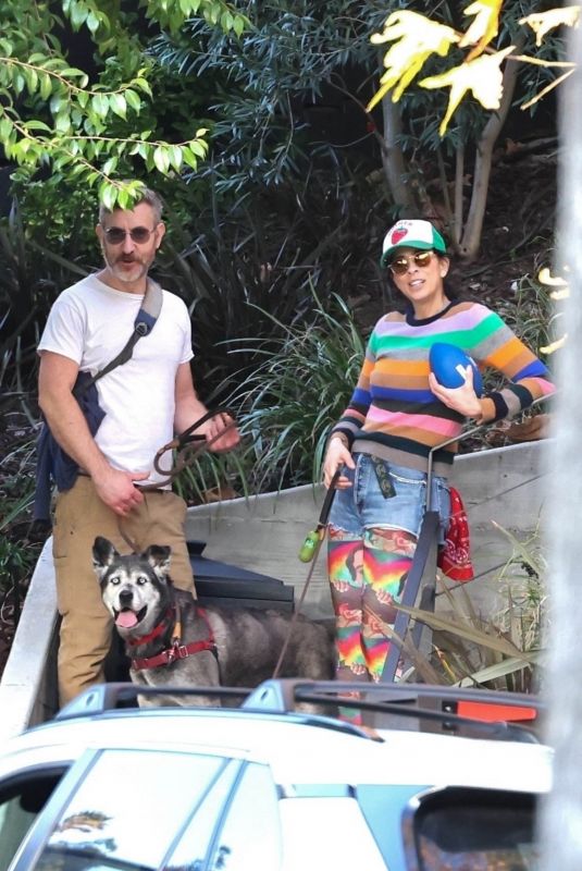 SARAH SILVERMAN Out for a Dog Walk with Rory Albanese 01/07/2024
