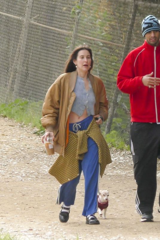 SCOUT WILLIS Out for a Dog Walk with a Friend in Silver Lake 01/05/2024