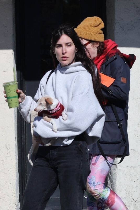 SCOUT WILLIS Out for Morning Smoothies with a Gal Pal and Her Dog 01/07/2024