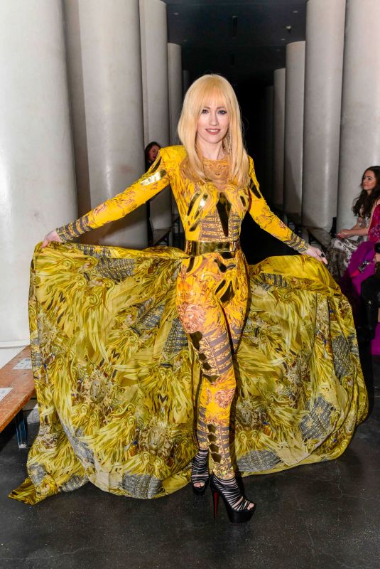SONIA GLEIS at On Aura Tout Vu Front Row Arrivals at Haute Couture Week in Paris 01/22/2024