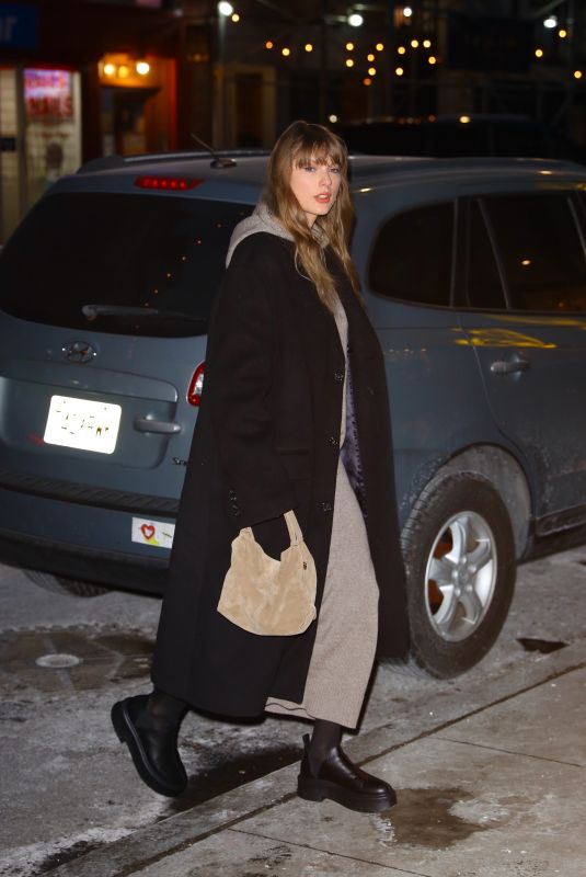TAYLOR SWIFT Arrives at Electric Lady Studio in New York 01/18/2024