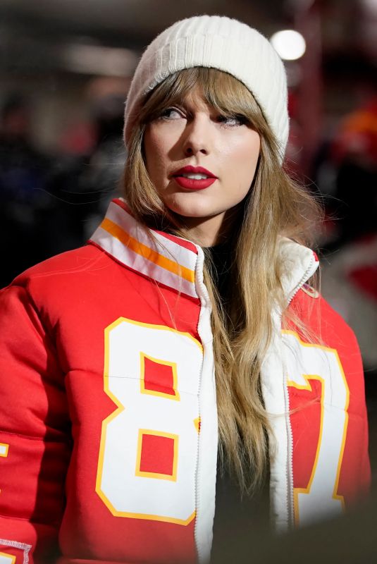 TAYLOR SWIFT at Miami Dolphins vs Kansas City Chiefs AFC WC Playoff Game in Kansas City 01/13/2024
