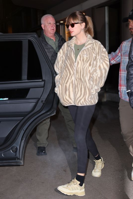 TAYLOR SWIFT Leaves Electric Lady Studios in New York 01/11/2024