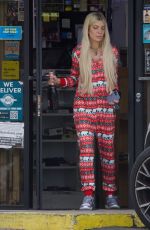TORI SPELLING Visits a Liquor Store on New Year