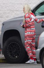 TORI SPELLING Visits a Liquor Store on New Year