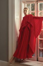 VANESSA KIRBY in L