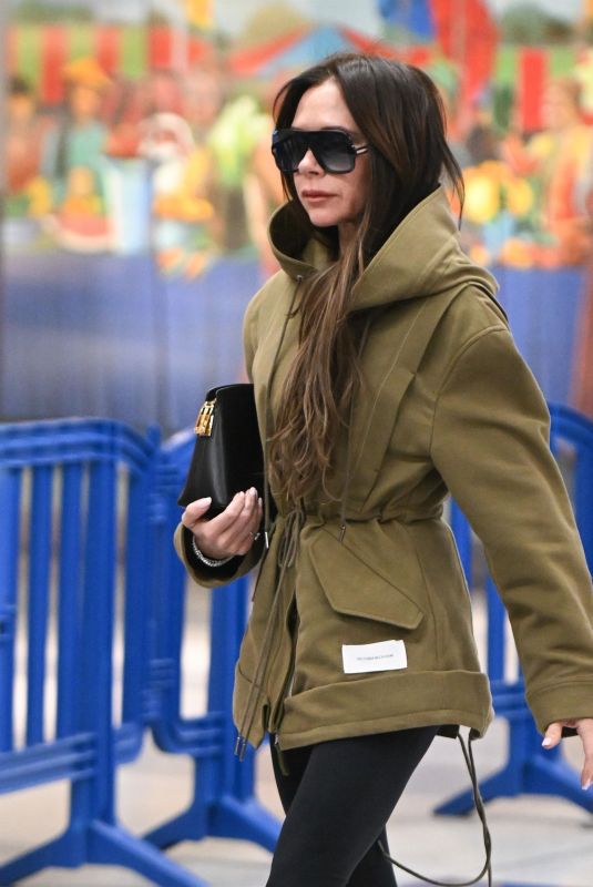 VICTORIA BECKHAM Arrives at JFK Airport in New York 01/29/2024