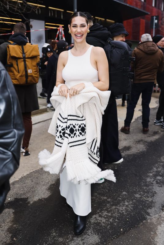 BEATRICE VALLI at Max Mara Fashion Show at Milan Women