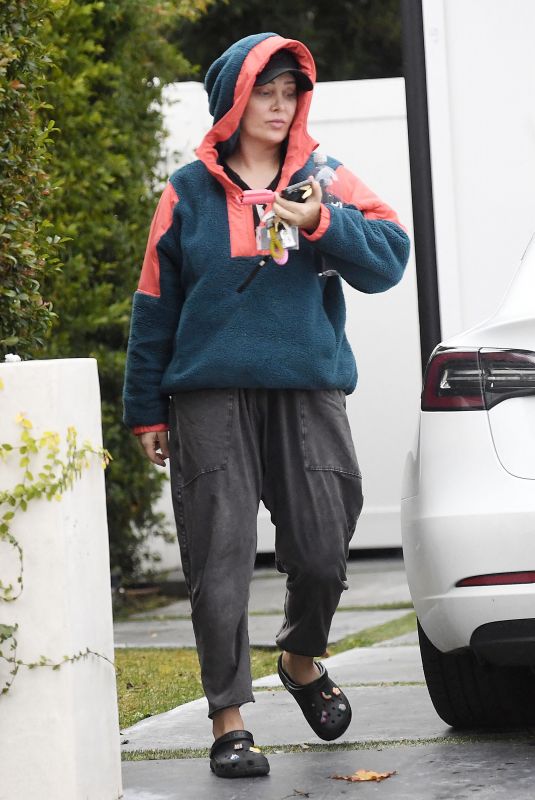 BILLIE LEE Wakes up at Tom Sandoval