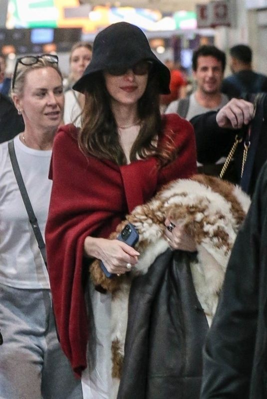 DAKOTA JOHNSON Catching a Flight Out of Rio de Janeiro 02/04/2024
