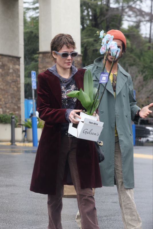 HALSEY and Avan Jogia Shopping at Gelson’s in Los Feliz 02/01/2024