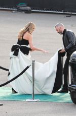 HEIDI KLUM Arrives at People