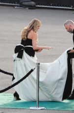 HEIDI KLUM Arrives at People