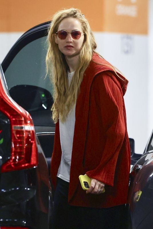 JENNIFER LAWRENCE Out and About in Los Angeles 02/18/2024