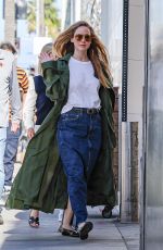 JENNIFER LAWRENCE Out for Lunch with Her Parents at Grill on the Alley in Beverly Hills 02/15/2024