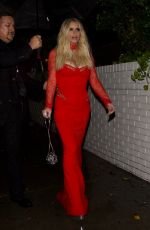 JESSICA SIMPSON Arrives at Gucci