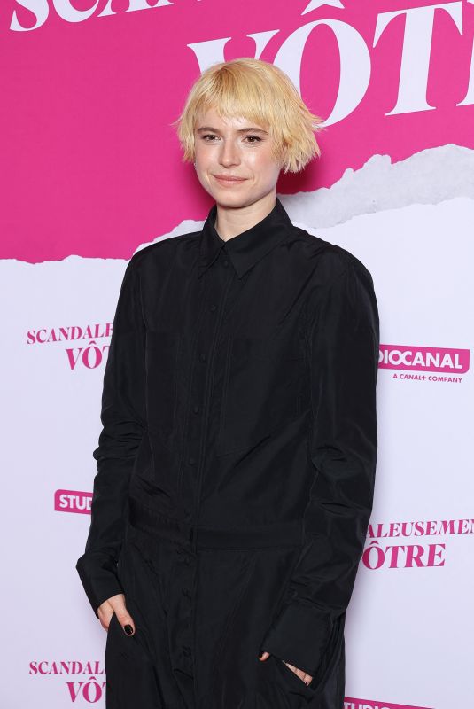 JESSIE BUCKLEY at Wicked Little Letters - Scandaleusement Votre Premiere at Drugstore Publicis Cinema in Paris 02/14/2024