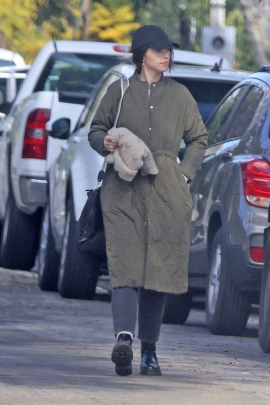 KATHERINE SCHWARZENEGGER Check on Their New House in Brentwood 02/09/2024