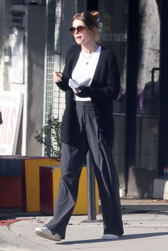 KATHERINE SCHWARZENEGGER Leaves Appointment in Santa Monica 02/12/2024