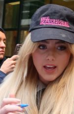 KATHRYN NEWTON Meeting Fans Outside Her Hotel in New York 02/01/2024