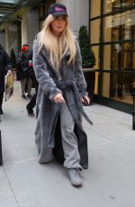 KATHRYN NEWTON Meeting Fans Outside Her Hotel in New York 02/01/2024