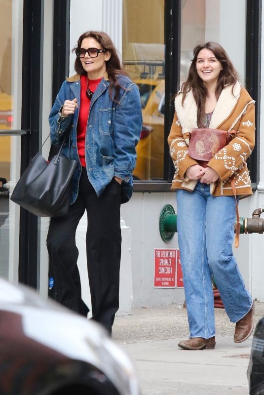 KATIE HOLMES and SURI CRUISE Out in New York 02/12/2024