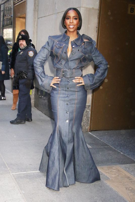 KELLY ROWLAND Out and About in New York 02/15/2024