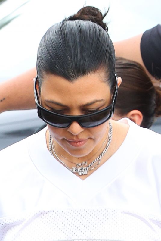 KOURTNEY KARDASHIAN Arrives at Coogee Pavilion in Sydney 02/08/2024
