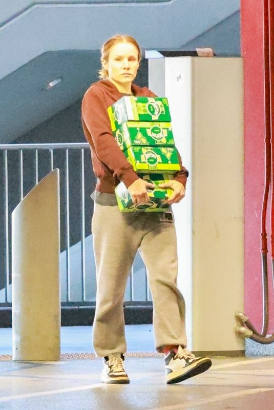 KRISTEN BELL Out for Grocery Shopping in Los Angeles 02/26/2024