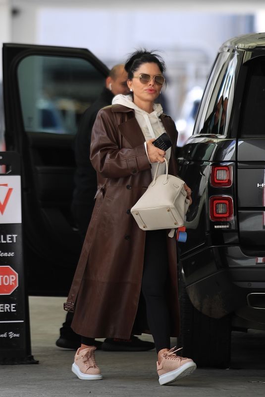 LAUREN SANCHEZ Arrives at E Baldi in Beverly Hills 02/22/2024
