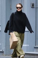 LENI KLUM Out Shopping in New York 02/02/2024