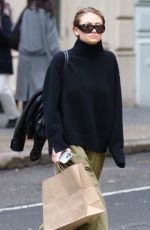 LENI KLUM Out Shopping in New York 02/02/2024