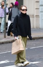 LENI KLUM Out Shopping in New York 02/02/2024
