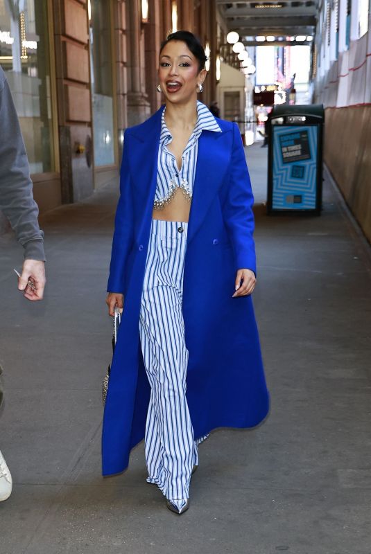 LIZA KOSHY Out Shopping in New York 02/16/2024