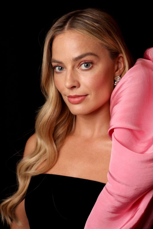 MARGOT ROBBIE - SAG aAwards Photoshoots, February 2024