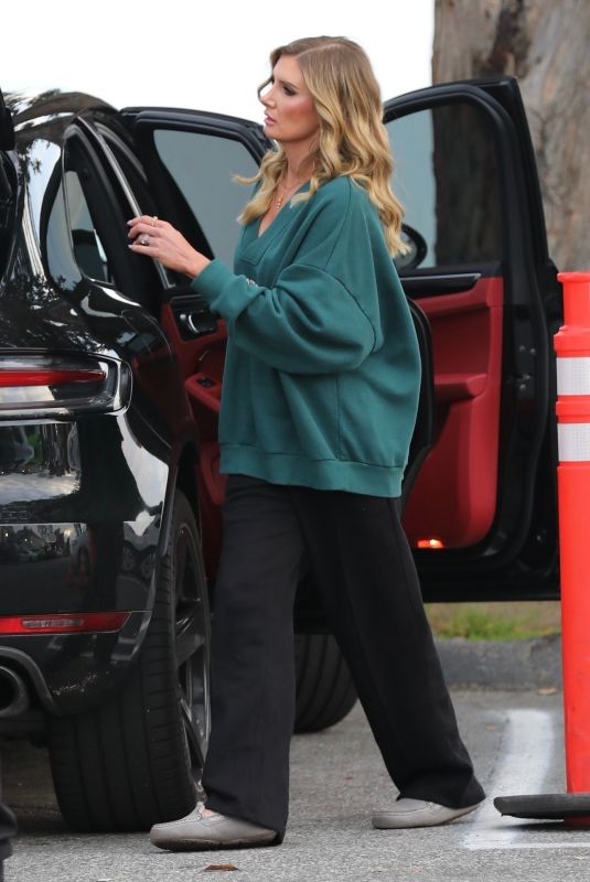 NICOLE YOUNG Filming Selling Sunset Managing Wardrobe and Flowers in Holywood 02/01/2024